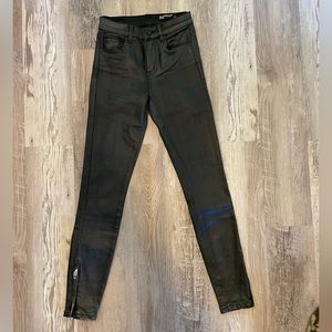 BLANK NYC The Bond Coated Denim Faux Leather Pant Womens Size 25 Ankle Zip